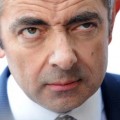 Rowan Atkinson dans la srie Man vs Bee sur Netflix